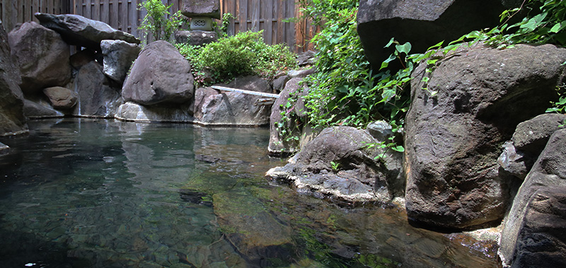 源泉掛け流しの温泉が当店の自慢です